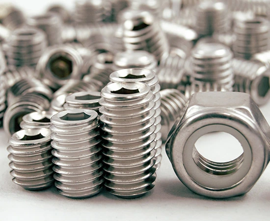 Closeup de los difernetes tipos de tornillos disponibles en San Luis Potosí por Torniplus